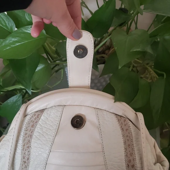 Vintage 80s Leather Crossbody Bag - Picture 4 of 5